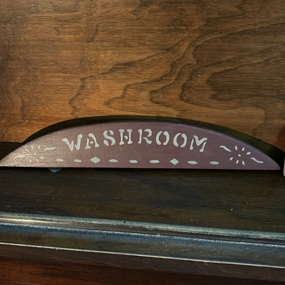 NWOT Country Style Wooden Washroom Sign